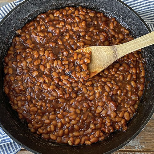 smoked baked beans in cast iron pan