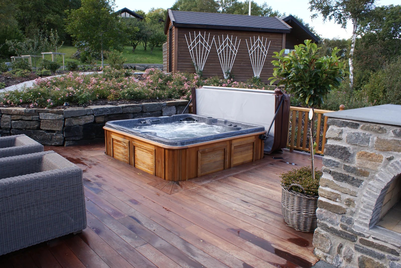 11 Awesome Outdoor Hot Tubs Ideas For Your Relaxation Awesome 11