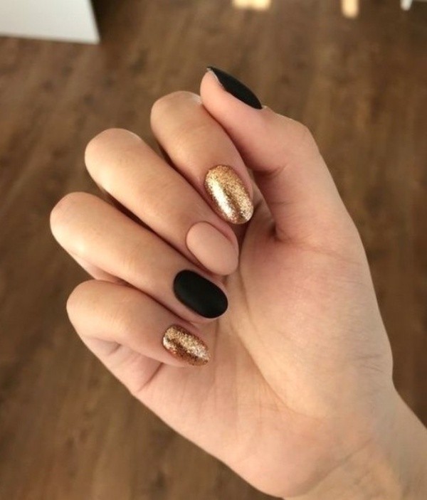 40 Trendy New Year Nail Art Design For 2020