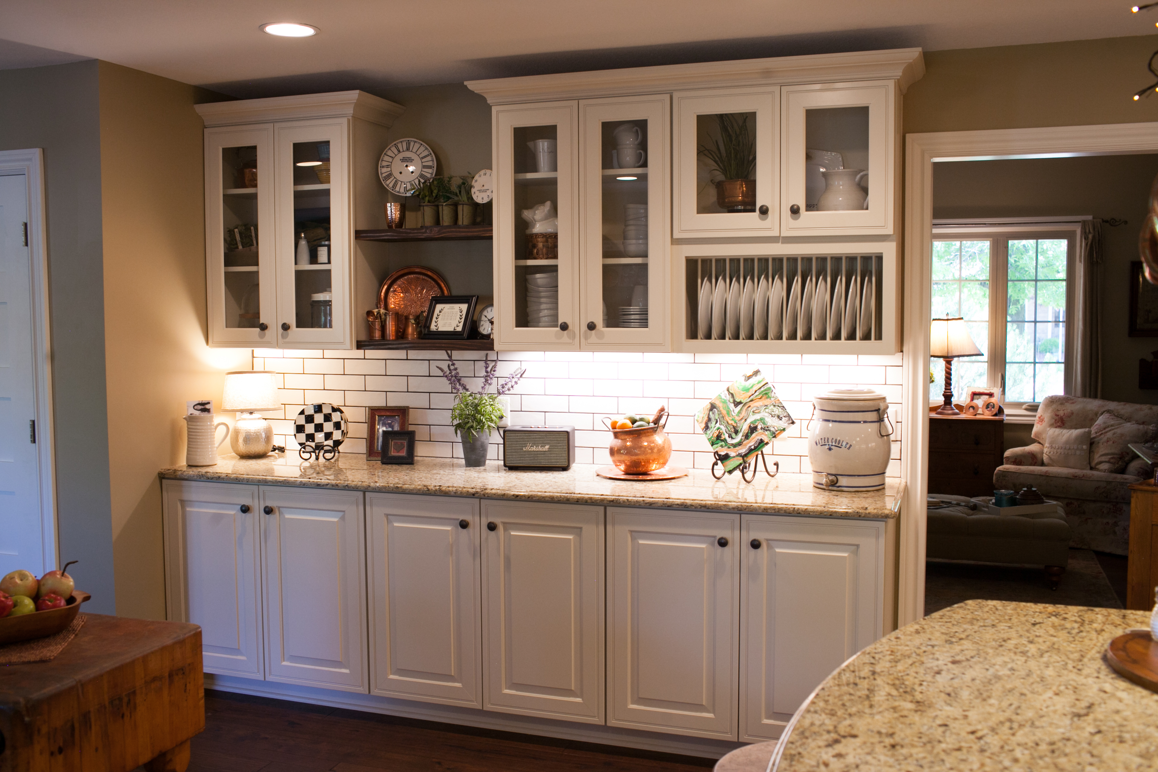 farmhouse kitchen white with open shelving Pinnacle Homes, Inc.