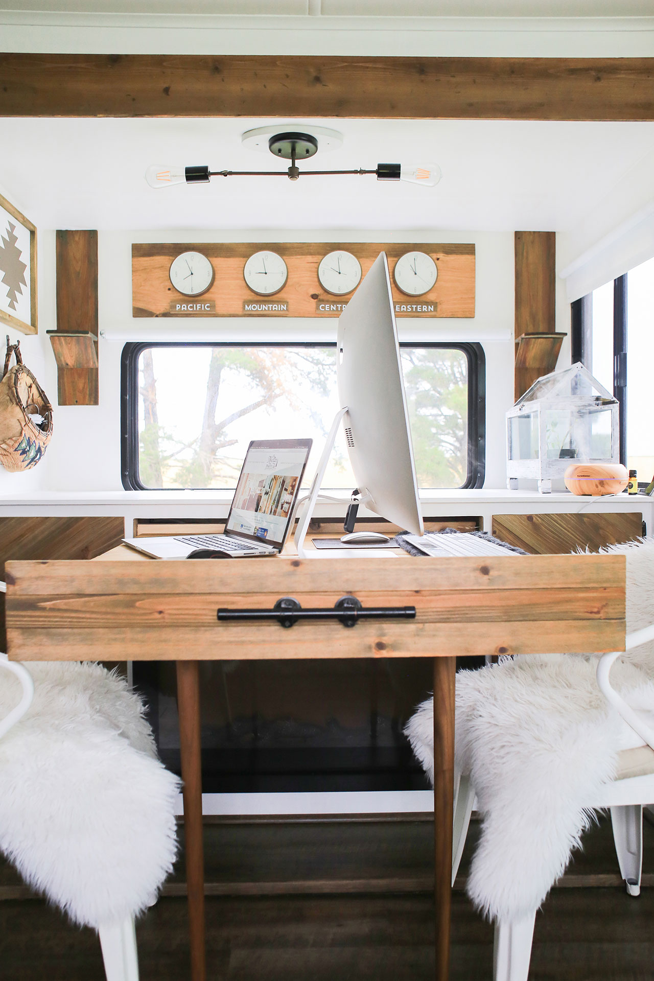 extendable table in RV for small space solution