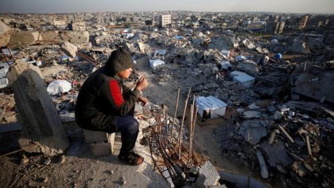 A boy looks at destroyed buildings in Jabalia refugee camp, northern Gaza (26 February 2025)