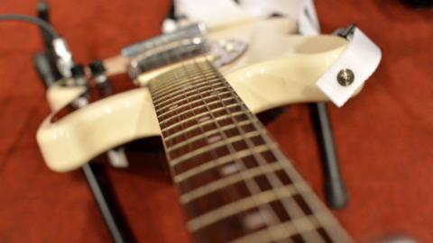 Image of a guitar from above.