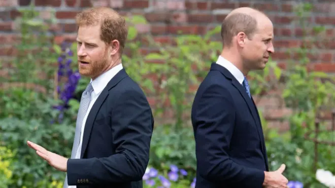 Britain Prince Harry, Duke of Sussex (L) and Britain's Prince William, Duke of Cambridge attend di unveiling of a statue of dia mother, Princess Diana for di Sunken Garden in Kensington Palace, London on July 1, 2021, wey for be her 60th birthday.