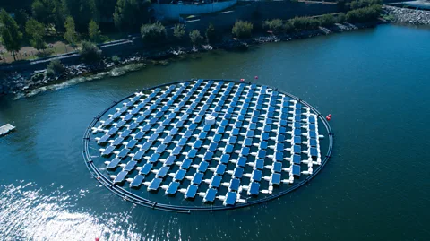 SolarisFloat Proteus' 180 panels meticulously track the Sun as it moves across the sky, to catch as many rays as possible (Credit: SolarisFloat)