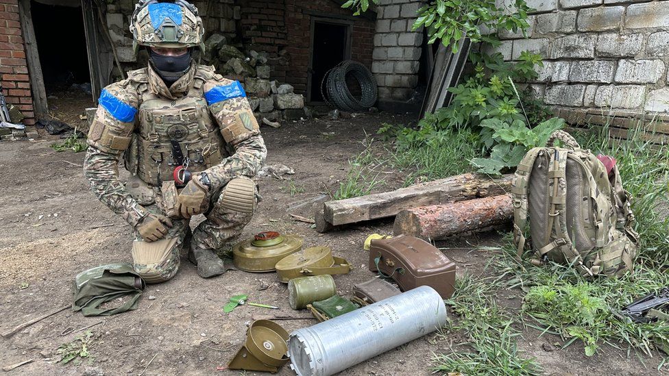 Ukraine war: The lethal minefields holding up Kyiv's counter-offensive ...