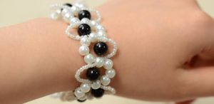 Black and White Wave Beaded Bracelet Pattern