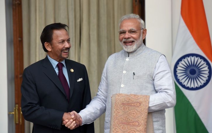 Brunei’s Sultan Flies His Jumbo Jet To New Delhi To Attend India's R ...