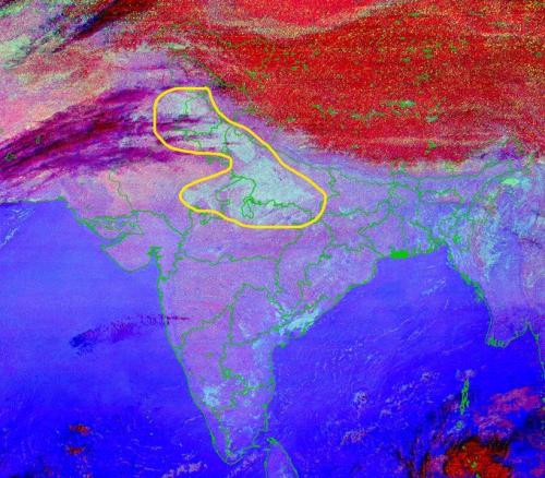 Thick fog envelopes Delhi, flights, trains delayed