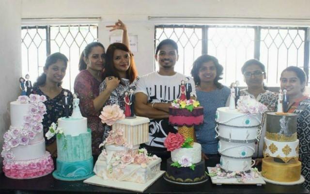 Cần bắt đầu ở đâu? cake decorating lessons hướng dẫn cơ bản cho người mới bắt đầu