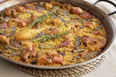 Paella valenciana tradicional