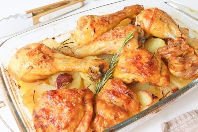 Pollo asado al horno con patatas