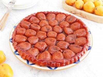 Tarta Tatin de nísperos