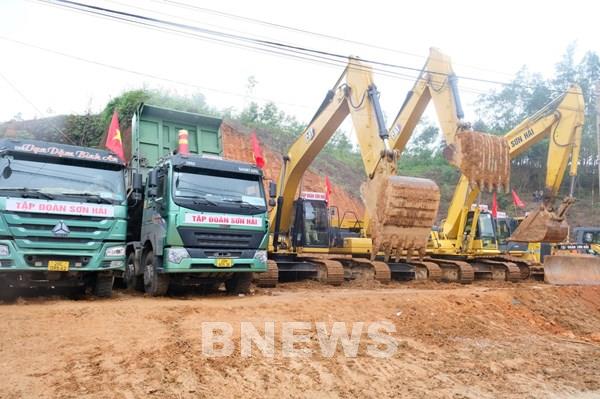 Đẩy nhanh bàn giao mặt bằng cho Dự án đường Hồ Chí Minh đoạn Chợ Chu - Ngã ba Trung Sơn