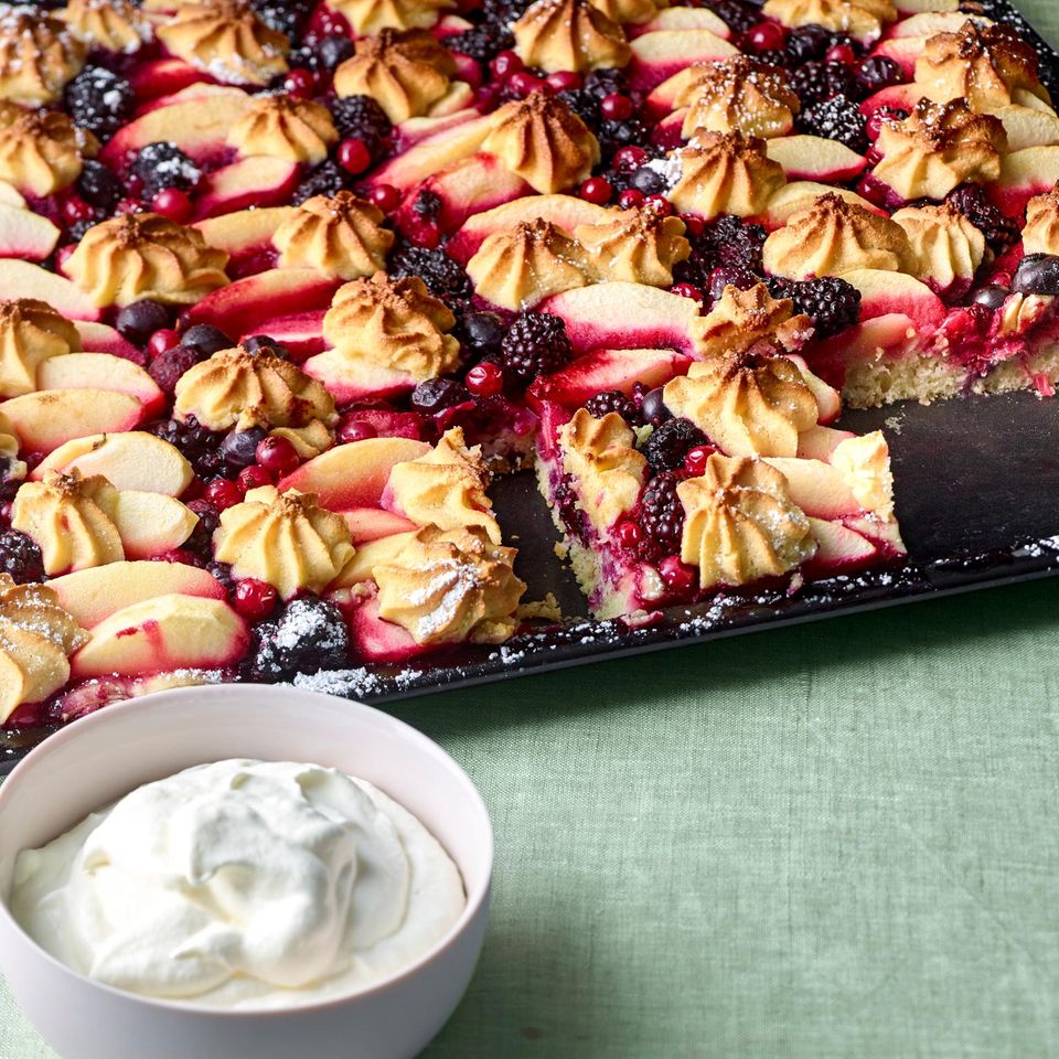 Apfel-Beeren-Makronenkuchen