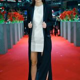 Schöne Längenunterschiede in Schwarz-Weiß zeigt Lena Meyer-Landrut bei der Berlinale-Premiere von "Sworn Virgin".