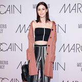 Bevor Lena Meyer-Landrut in der Frontrow von "Marc Cain" Platz nahm, posierte sie im Komplettlook des Labels für die Fotografen. 