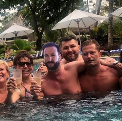 Diesen lustigen Schnappschuss mit "Michael Wendler" im Arm postete Til Schweiger aus dem Urlaub. 