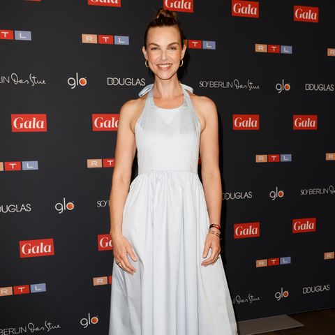 Annika Lau posiert auf dem roten Teppich der Gala Launch Party.