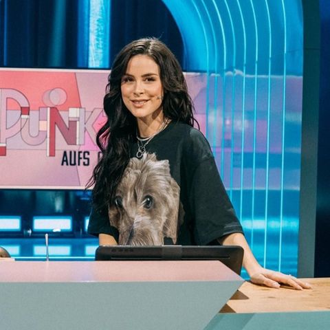 Lena Meyer-Landruts Gesicht ziert jetzt eine Bodenplatte vor dem Studio in Berlin.