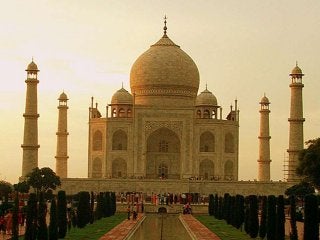 Changing Colors of Taj Mahal