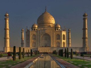 Changing Colors of Taj Mahal