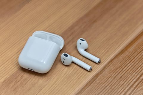 Airpods Pro unter Schwarzlicht