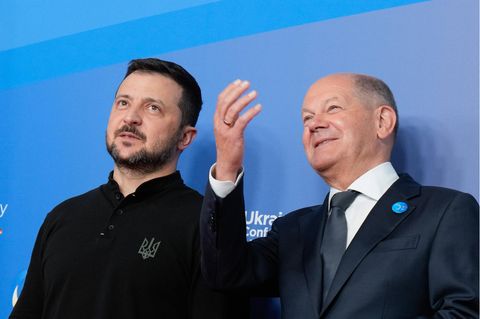 Der ukrainische Präsident Wolodymyr Selenskyj mit Bundeskanzler Scholz bei der Wiederaufbaukonferenz für die Ukraine in Berlin