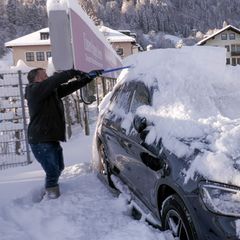 Wintereinbruch sorgt für viele Unfälle – und bei manchem für Schneevergnügen