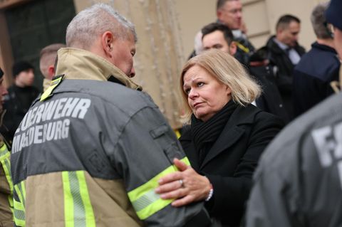 Innenministerin Nancy Faeser (SPD) besucht am Tag nach dem Anschlag Magdeburg