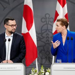 Grönlands Regierungschef Mute B. Egede (l.) und die dänische Ministerpräsidentin Mette Frederiksen