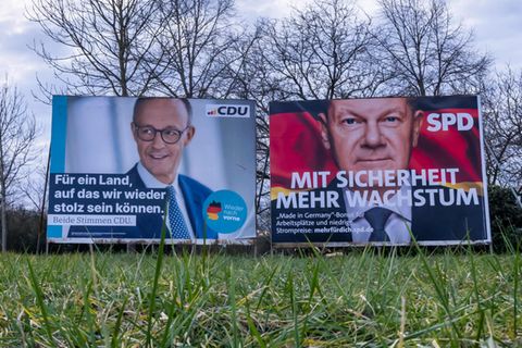 Wahlplakate von CDU und SPD – der Wahlomat und andere Tools geben Entscheidungshilfe bei der Bundestagswahl