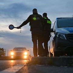 Flüchtlingspolitik: Grenzkontrollen bei Einreise