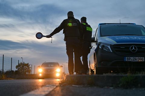 Flüchtlingspolitik: Grenzkontrollen bei Einreise