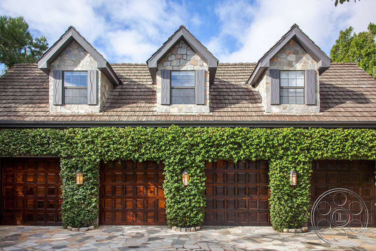 Mansion 83 - window, garage, roof