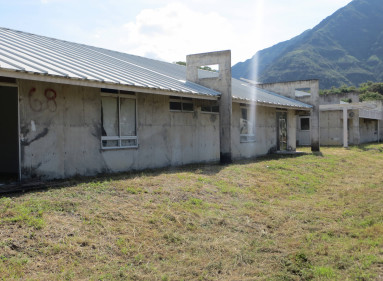 En San Luis (Tolima), el Fondo Rotatorio de la Policía contrató la construcción de 51 casas fiscales para darles vivienda a los familiares de los comandos jungla. Aunque debían estar listas hace más de cuatro años, hoy están abandonadas.