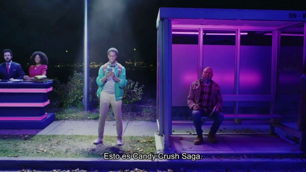 Candy Crush Saga TV Spot, 'Torneo All Stars: parada de autobús' [Spanish]