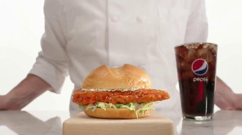 Arby's Buffalo Chicken Sandwich TV Spot, 'Fly' - Thumbnail 6