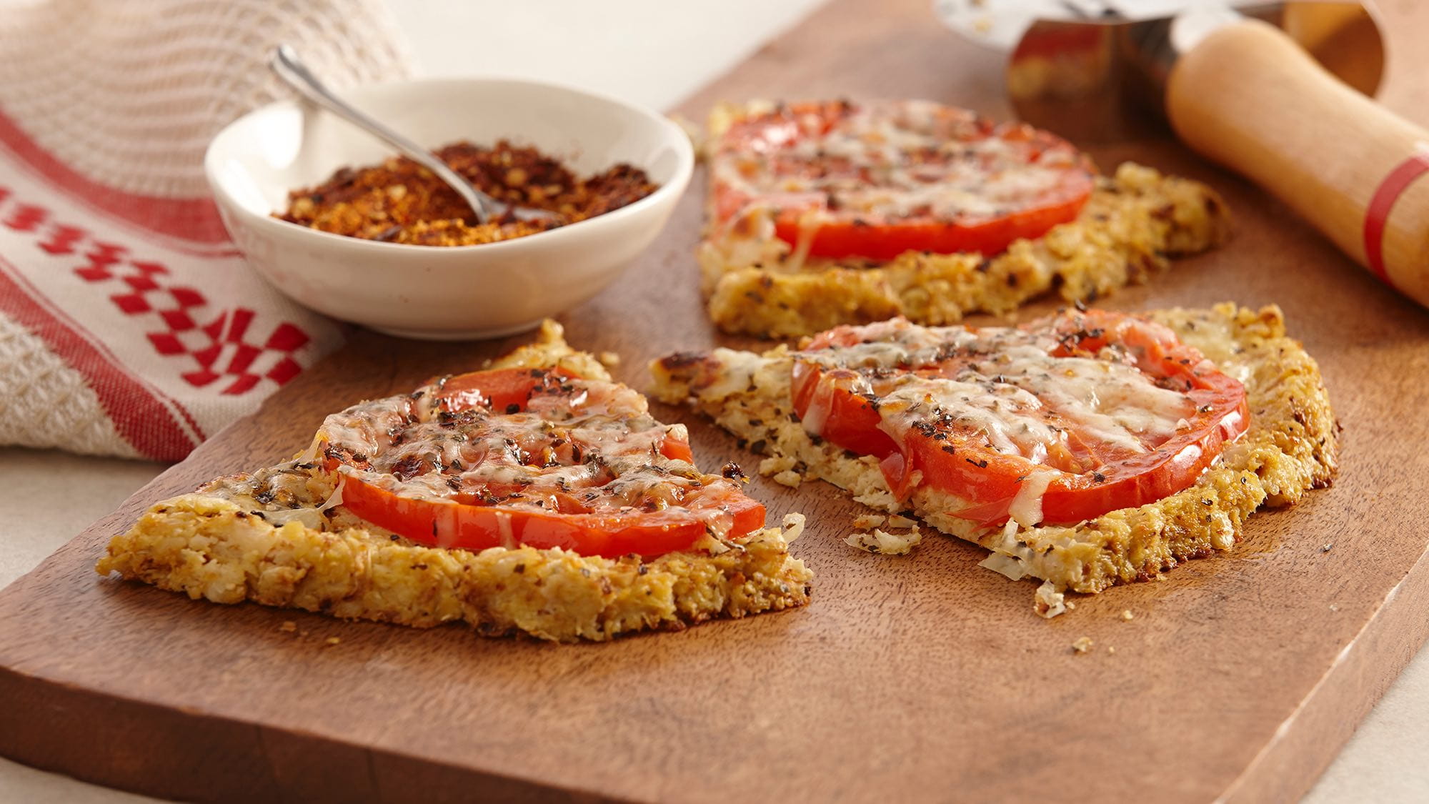 gluten-free-fresh-tomato-pizza-with-cauliflower-crust.jpg