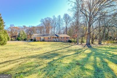 185 Redwood Cir, Fayetteville, GA 30214 - Single-Family Home in Forest Estates