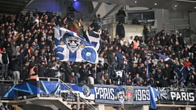 Les supporters du Paris FC au stade Charléty face à Rodez le 1er novembre 2024