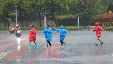 Cuaca Jakarta Hari Ini, Kamis 28 Desember, Waspada Potensi Hujan Disertai Petir