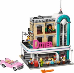 <h1>Downtown Diner</h1><div class='tags floatleft'><a href='/sets/10260-1/Downtown-Diner'>10260-1</a> <a href='/sets/theme-Creator-Expert'>Creator Expert</a> <a class='subtheme' href='/sets/subtheme-Modular-Buildings-Collection'>Modular Buildings Collection</a> <a class='year' href='/sets/theme-Creator-Expert/year-2018'>2018</a> </div><div class='floatright'>©2018 LEGO Group</div>