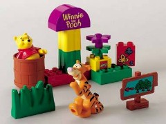 <h1>Pooh and Tigger Play Hide and Seek</h1><div class='tags floatleft'><a href='/sets/2983-1/Pooh-and-Tigger-Play-Hide-and-Seek'>2983-1</a> <a href='/sets/theme-Duplo'>Duplo</a> <a class='subtheme' href='/sets/subtheme-Winnie-the-Pooh'>Winnie the Pooh</a> <a class='year' href='/sets/theme-Duplo/year-1999'>1999</a> </div><div class='floatright'>©1999 LEGO Group</div>