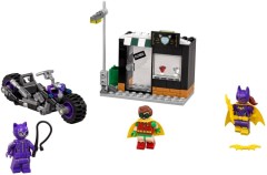 <h1>Catwoman Catcycle Chase</h1><div class='tags floatleft'><a href='/sets/70902-1/Catwoman-Catcycle-Chase'>70902-1</a> <a href='/sets/theme-The-LEGO-Batman-Movie'>The LEGO Batman Movie</a> <a class='year' href='/sets/theme-The-LEGO-Batman-Movie/year-2017'>2017</a> </div><div class='floatright'>©2017 LEGO Group</div>