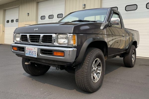 1997 Nissan Hardbody XE 4×4 5-Speed