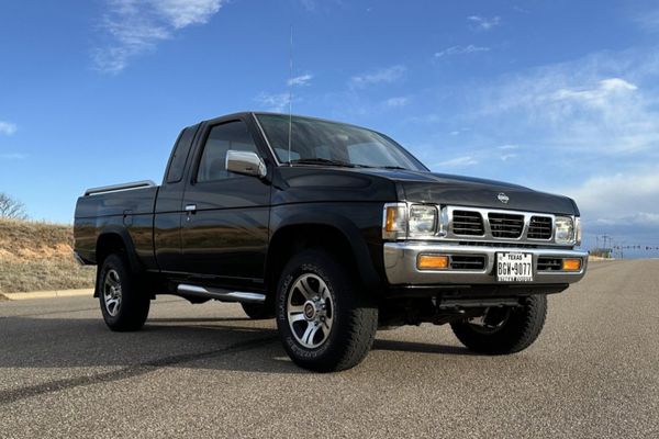 1997 Nissan Hardbody SE King Cab 4×4 5-Speed