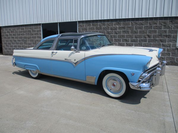 1955 Ford Crown Victoria Skyliner