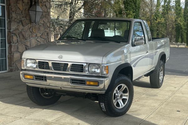 1996 Nissan Hardbody XE King Cab 4×4 5-Speed