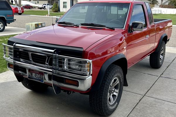 1997 Nissan Hardbody Pickup XE King Cab 4×4 5-Speed